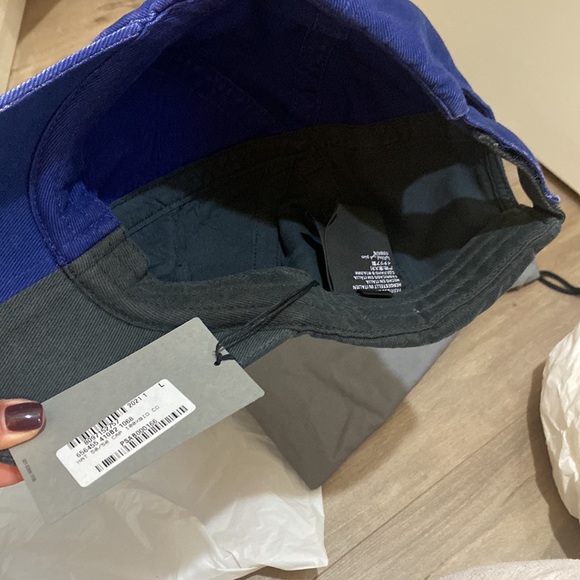 Balenciaga Hat - Picture 4 of 11